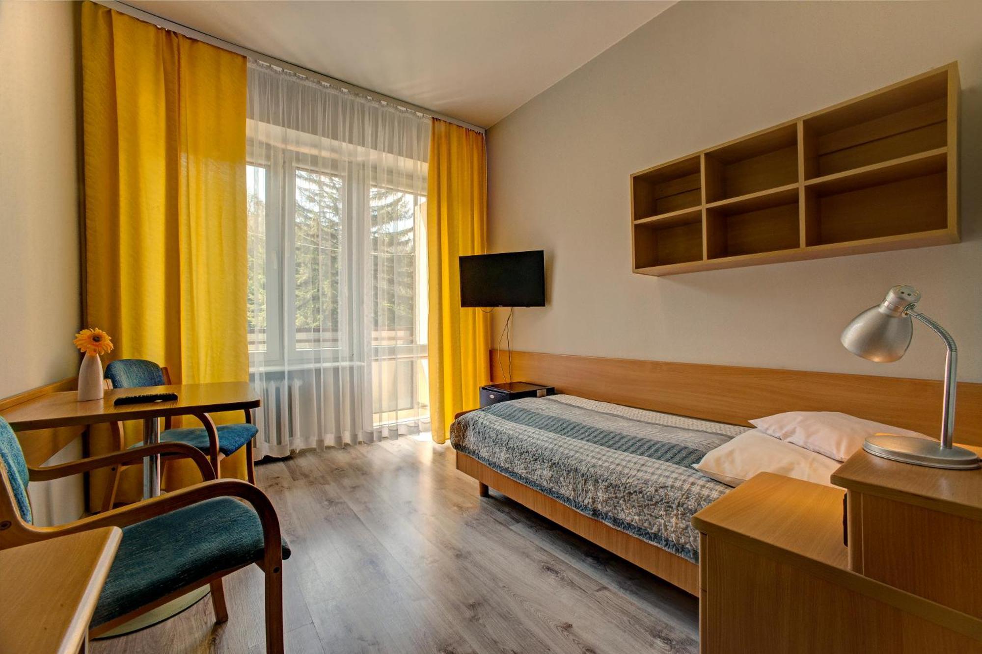 Kzzg W Polsce, Gornicze Sanatorium Zwiazkowe "Gornik" Hotel Iwonicz-Zdroj Ngoại thất bức ảnh
