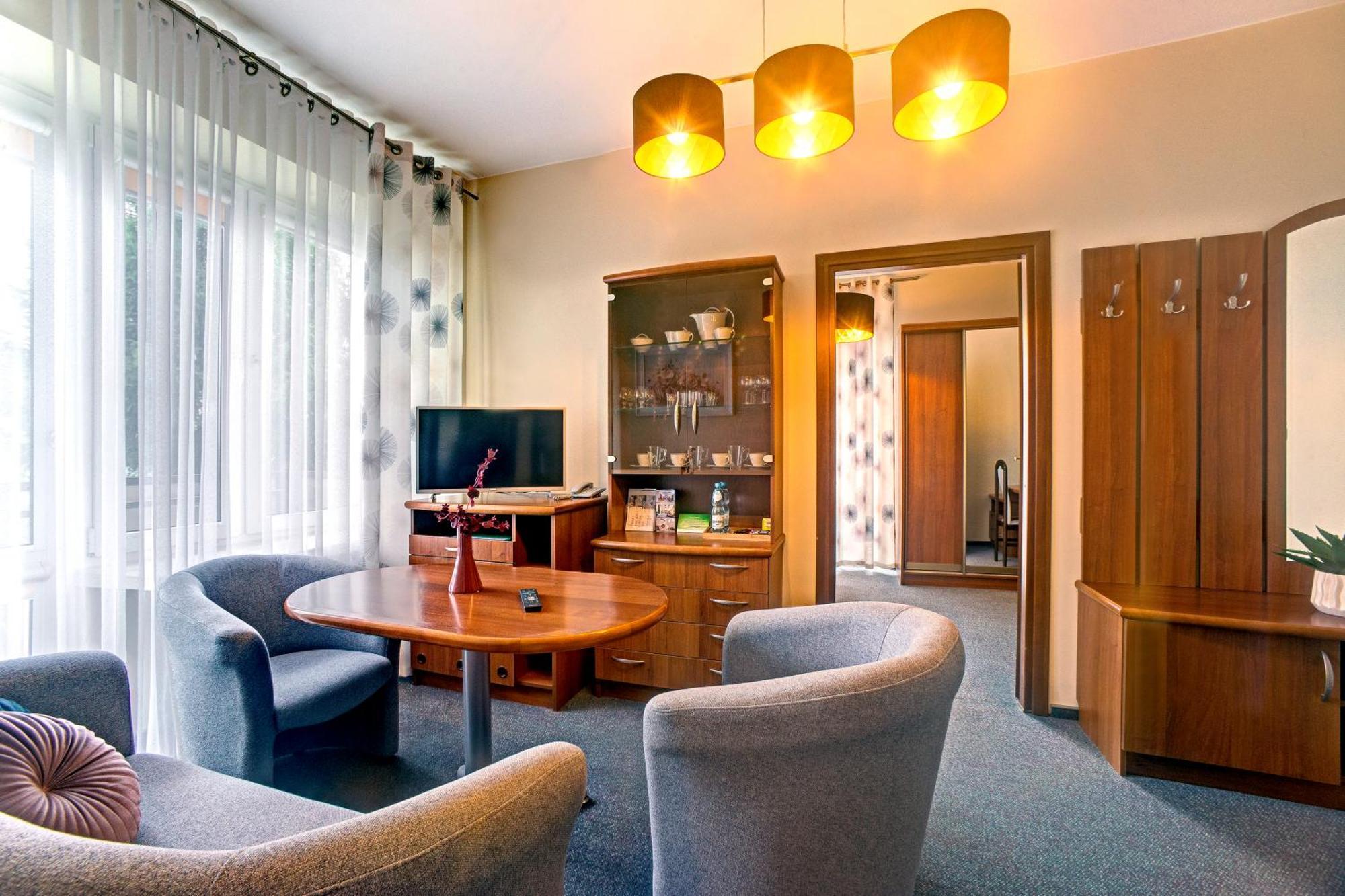 Kzzg W Polsce, Gornicze Sanatorium Zwiazkowe "Gornik" Hotel Iwonicz-Zdroj Ngoại thất bức ảnh